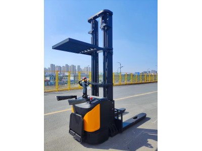 1.5 2.0 Ton Electric Pallet Stacker CDD20-30 Rider Walkie Type Electric Battery Forklift Rider Type Truck